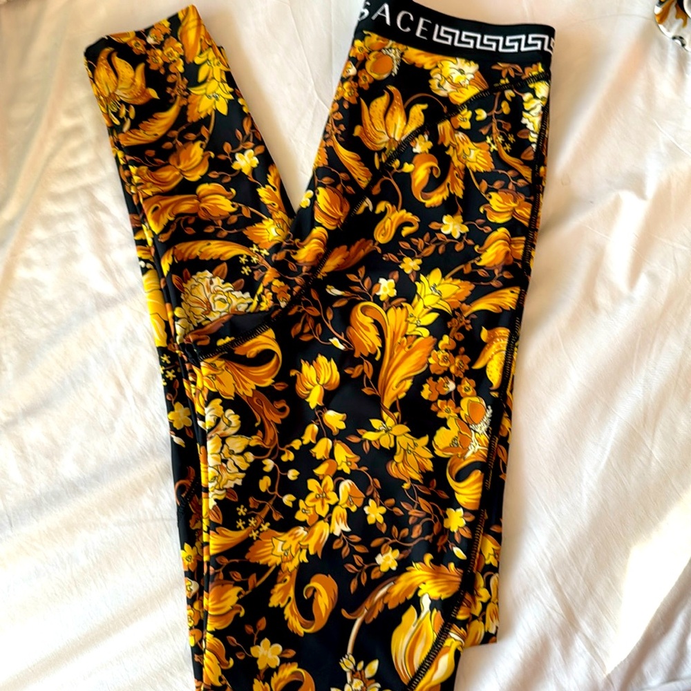 Brand new never worn Versace leggings